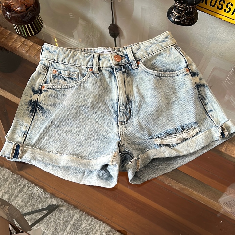 Garage Light Wash Mom Jean Shorts